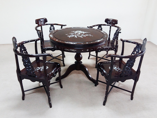 ชุดโต๊ะน้ำชาพร้อมเก้าอี้ทำจากไม้ชิงชันแบบกลม(ฝังมุก) BLACKWOOD DINING SET