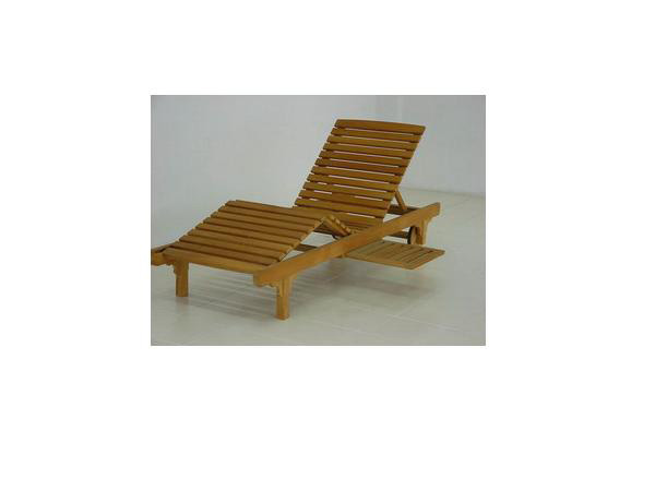 TEAKWOOD CHAISE LOUNGE WITH TRAY AND RUBBER WHEEL + CUSHION | SUNBED