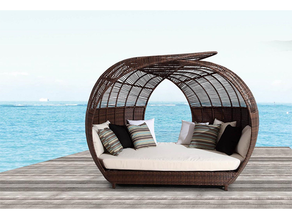 POLYRATTAN DAY BED WITH CUSHION AND PILLOWS AND CANOPY