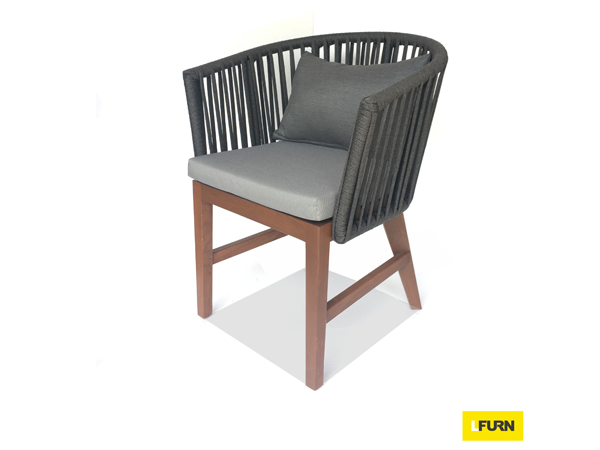 เก้าอี้เชือกใยสังเคราะห์โครงไม้สักแท้พร้อมเบาะและหมอนผ้าสเปนเดอร์ Queen Park Rope Armchair